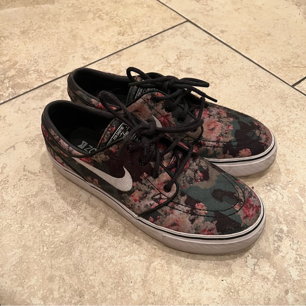 2013 floral digi Camo Nike janoski.
